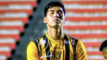 Jeyson Chura regresa a The Strongest tras su paso por Grecia Jeyson Chura regresa a The Strongest tras su paso por Grecia