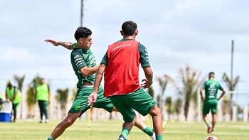 La selección se entrena a triple turno, pero regula las cargas La selección se entrena a triple turno, pero regula las cargas