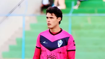 Santiago Paz desmiente a GV San José y niega haber renovado contrato Santiago Paz desmiente a GV San José y niega haber renovado contrato