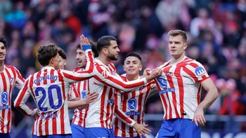 Atlético de Madrid supera al Alavés entre dudas y silbidos en el Metropolitano Atlético de Madrid supera al Alavés entre dudas y silbidos en el Metropolitano