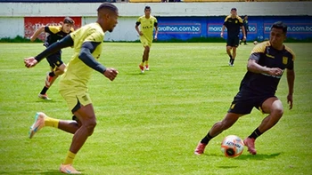 The Strongest muestra a sus nuevos rostros en una sesión de fútbol The Strongest muestra a sus nuevos rostros en una sesión de fútbol