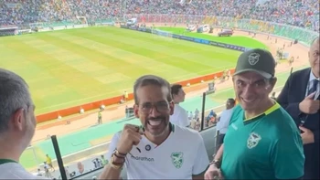 Rodrigo Paz y Fernando Camacho encabezaron la reapertura oficial del estadio Tahuichi Rodrigo Paz y Fernando Camacho encabezaron la reapertura oficial del estadio Tahuichi