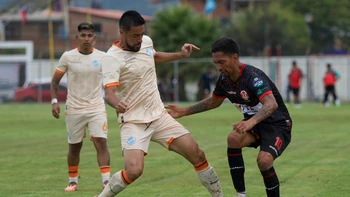 U de Vinto y Aurora empataron 2-2 y dejaron la serie abierta U de Vinto y Aurora empataron 2-2 y dejaron la serie abierta