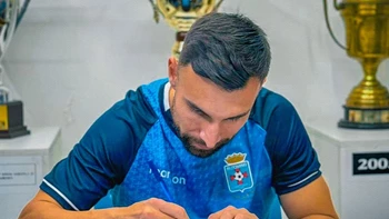 Danny Bejarano estampó su firma y es nuevo jugador de Blooming Danny Bejarano estampó su firma y es nuevo jugador de Blooming