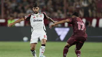 Lanús golpea primero y vence a Flamengo en la ida de la Recopa Sudamericana Lanús golpea primero y vence a Flamengo en la ida de la Recopa Sudamericana