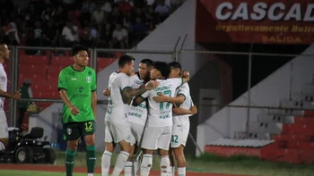 Oriente Petrolero golpea primero y vence 3-1 a Real Tomayapo en Tarija Oriente Petrolero golpea primero y vence 3-1 a Real Tomayapo en Tarija