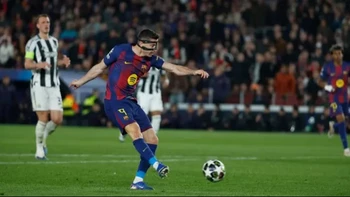 Lewandowski hace historia: doblete y récord de longevidad en la Champions Lewandowski hace historia: doblete y récord de longevidad en la Champions