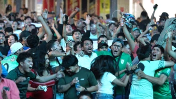Bolivia vibra entre pantallas gigantes y festejos por el triunfo de la Verde Bolivia vibra entre pantallas gigantes y festejos por el triunfo de la Verde