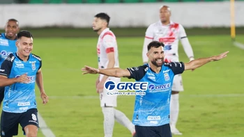 Blooming gana con susto ante Nacional Potosí en el Tahuichi Blooming gana con susto ante Nacional Potosí en el Tahuichi