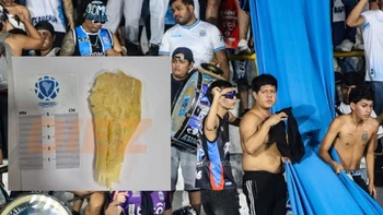 Insólito: lanzan una yuca a un árbitro y multan a Blooming con USD 15.000 Insólito: lanzan una yuca a un árbitro y multan a Blooming con USD 15.000