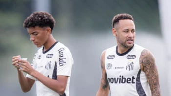Neymar y Robinho Jr. en el centro de la polémica en Santos Neymar y Robinho Jr. en el centro de la polémica en Santos