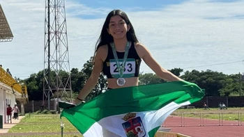 Amira Mendez brilla en el Nacional U16 y confirma su ascenso en el atletismo boliviano Amira Mendez brilla en el Nacional U16 y confirma su ascenso en el atletismo boliviano