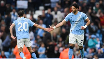 Manchester City presiona al Arsenal y mantiene viva la pelea por la Premier Manchester City presiona al Arsenal y mantiene viva la pelea por la Premier