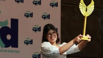 Iris Nicole Mollo conquista la Victoria Alada Dorada, como la mejor atleta cruceña Iris Nicole Mollo conquista la Victoria Alada Dorada, como la mejor atleta cruceña