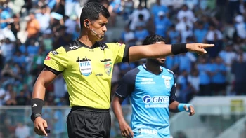 Ivo Méndez dirigirá el clásico cruceño del domingo Ivo Méndez dirigirá el clásico cruceño del domingo