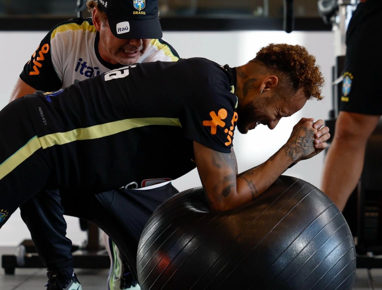 Neymar evoluciona favorablemente y Brasil espera recuperarlo para el Mundial