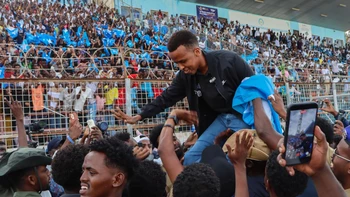 Árbitro excluido del Mundial fue recibido como un héroe en Somalia Árbitro excluido del Mundial fue recibido como un héroe en Somalia