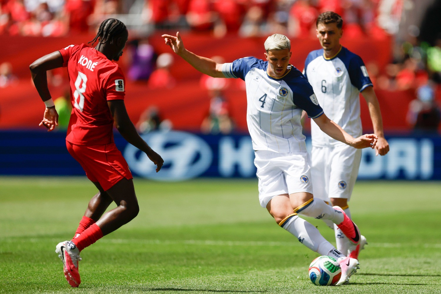 Canadá y Bosnia no se sacaron ventajas y empataron 1-1 en un atractivo encuentro