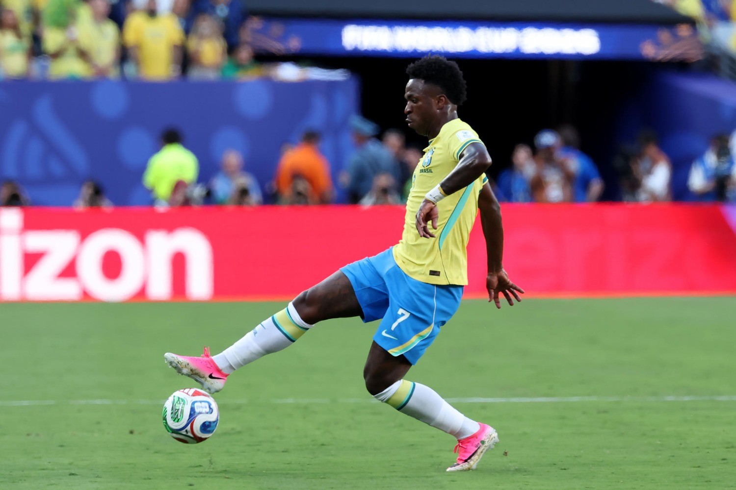 Vinícius se queja del césped tras empatar con Marruecos: "Se secaba muy rápido"