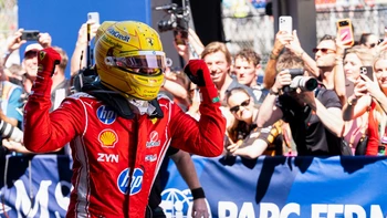 Lewis Hamilton hace historia con Ferrari y conquista Barcelona Lewis Hamilton hace historia con Ferrari y conquista Barcelona