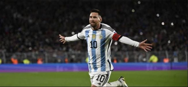 Veinte años después de su primer gol en un Mundial, Messi vuelve a ilusionar a Argentina