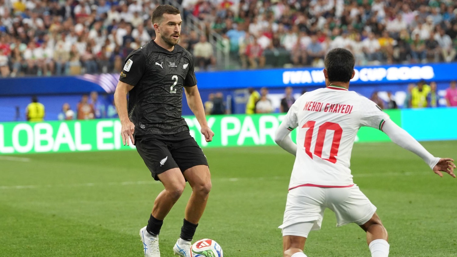 Cuatro goles y reparto de puntos entre Irán y Nueva Zelanda