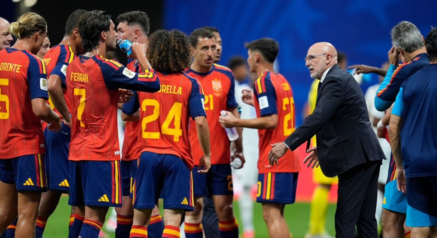 España: líder en pases, colista en goles