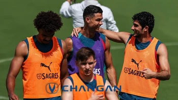 "Depresión Ronaldo" y riesgo de "guerra civil" tras empate en EEUU, según la prensa lusa "Depresión Ronaldo" y riesgo de "guerra civil" tras empate en EEUU, según la prensa lusa