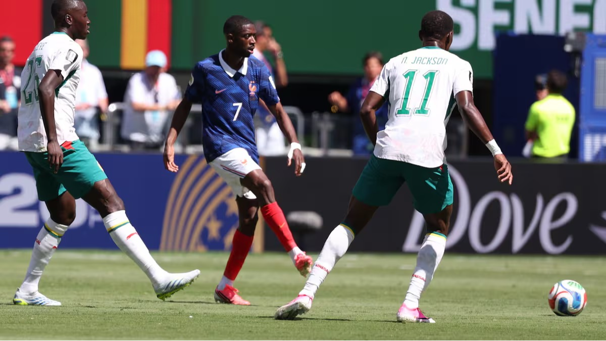 Dembélé, bajo la lupa pese al triunfo de Francia en su debut mundialista