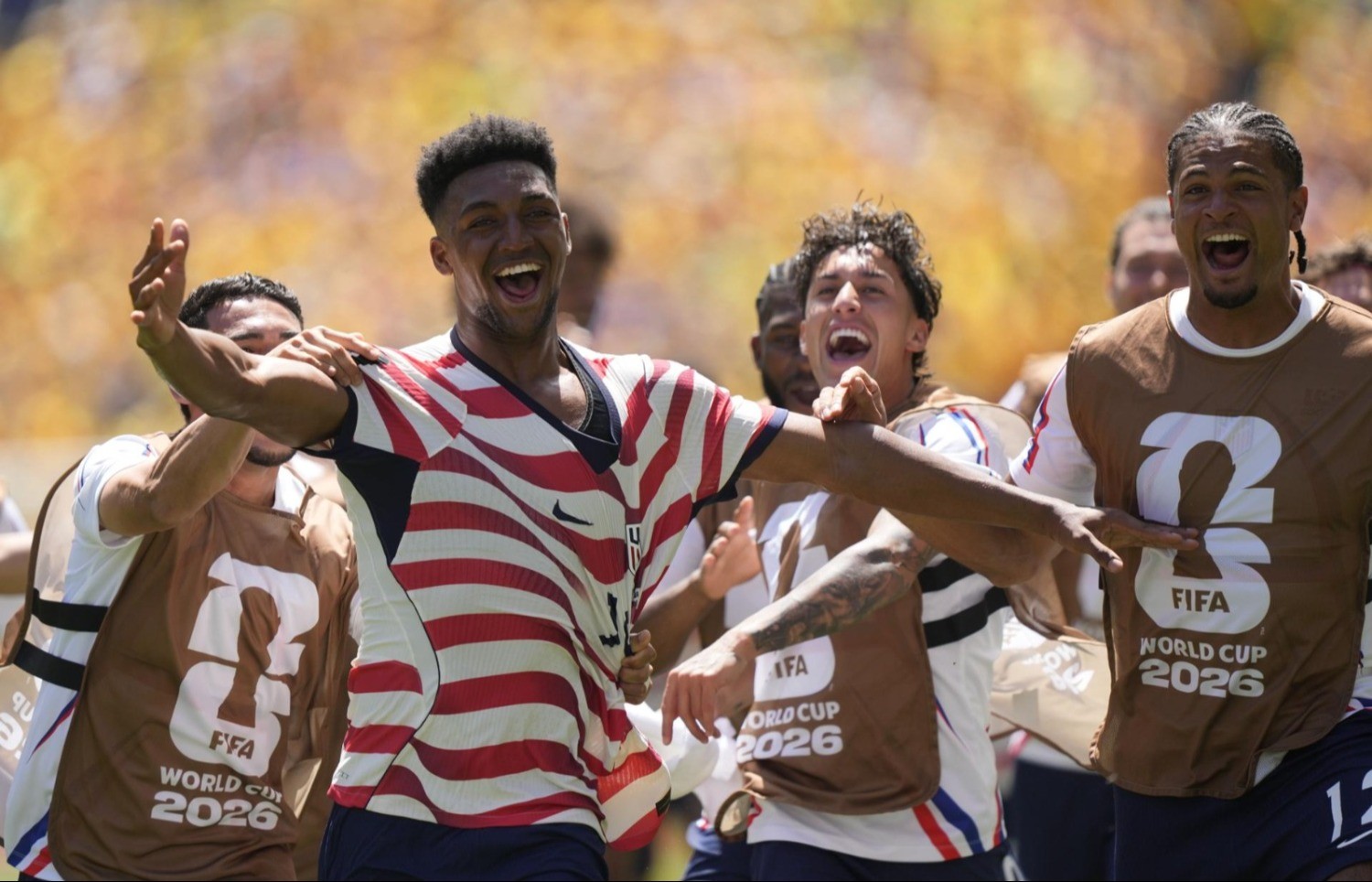 Estados Unidos vence a Australia y asegura su lugar en los dieciseisavos del Mundial