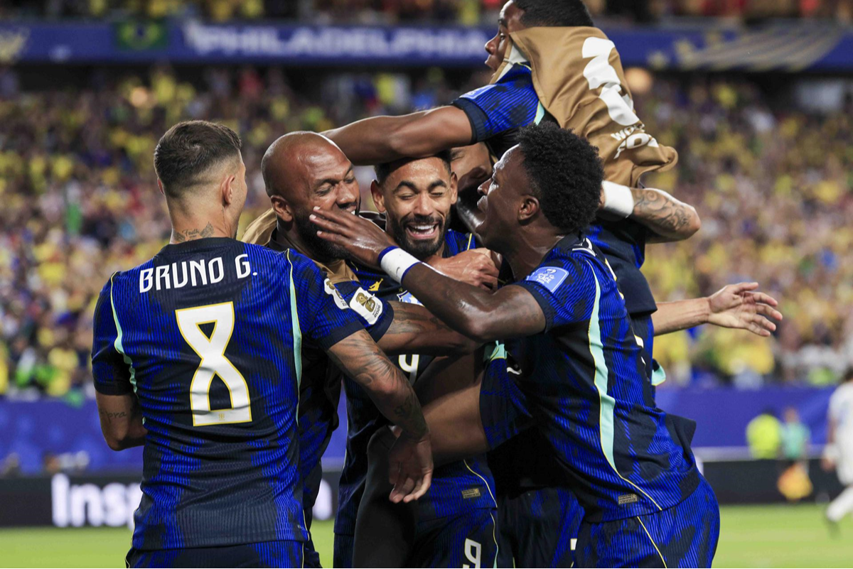 Brasil golea a Haití y manda en el Grupo C