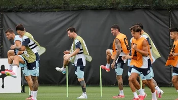 Argentina se entrena en Kansas antes de viajar a Dallas Argentina se entrena en Kansas antes de viajar a Dallas