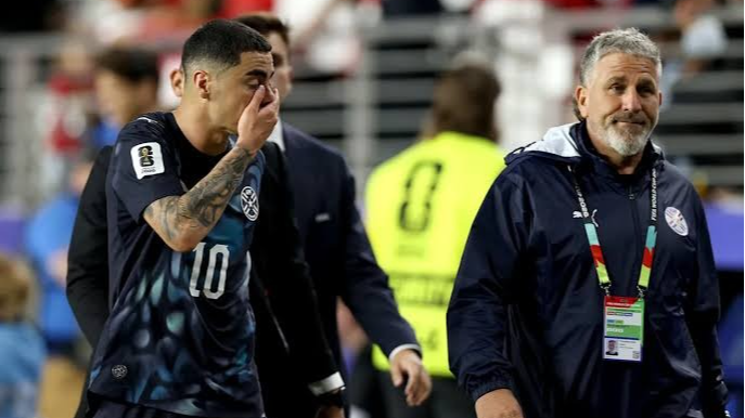 Paraguay pierde a Almirón: recibe una fecha de suspensión por taparse la boca