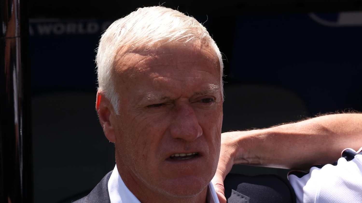 Deschamps deja la concentración de Francia por el fallecimiento de su madre