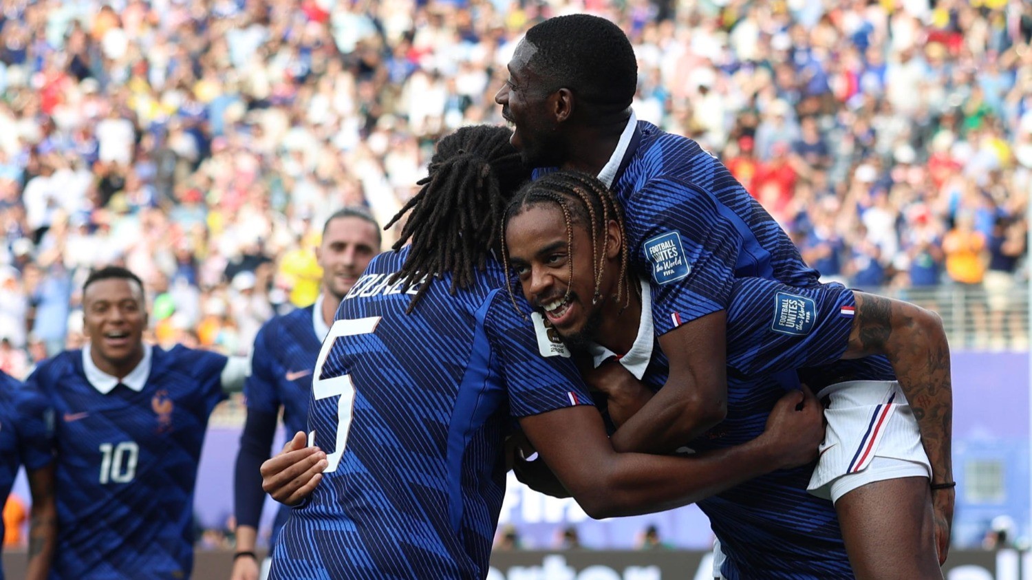 Francia golea a Suecia y se cita con Paraguay en los octavos de final