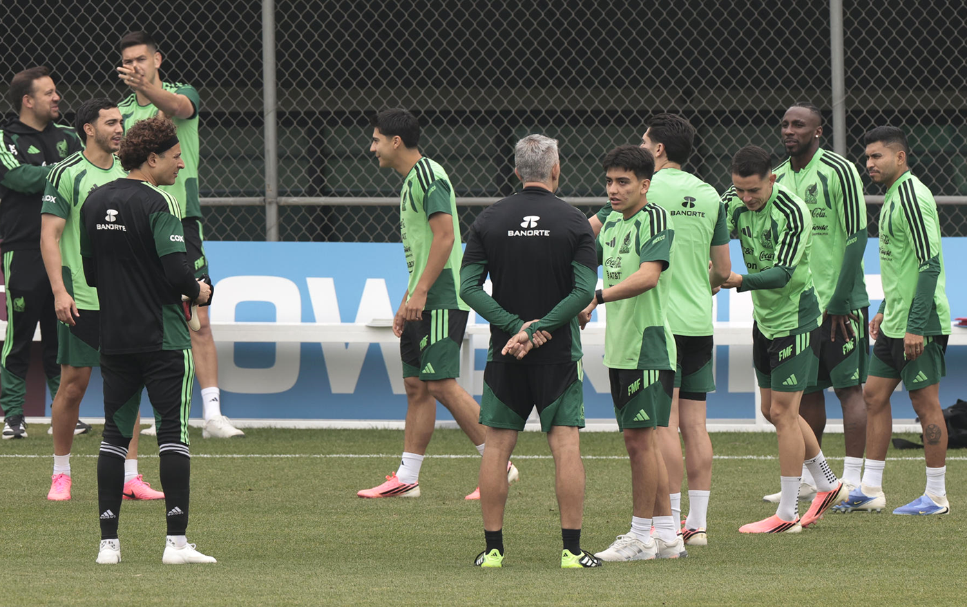 Aguirre recibirá como "patada en el estómago" cambio de horario de partido con Inglaterra