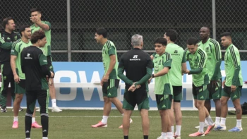 Aguirre recibirá como "patada en el estómago" cambio de horario de partido con Inglaterra Aguirre recibirá como "patada en el estómago" cambio de horario de partido con Inglaterra