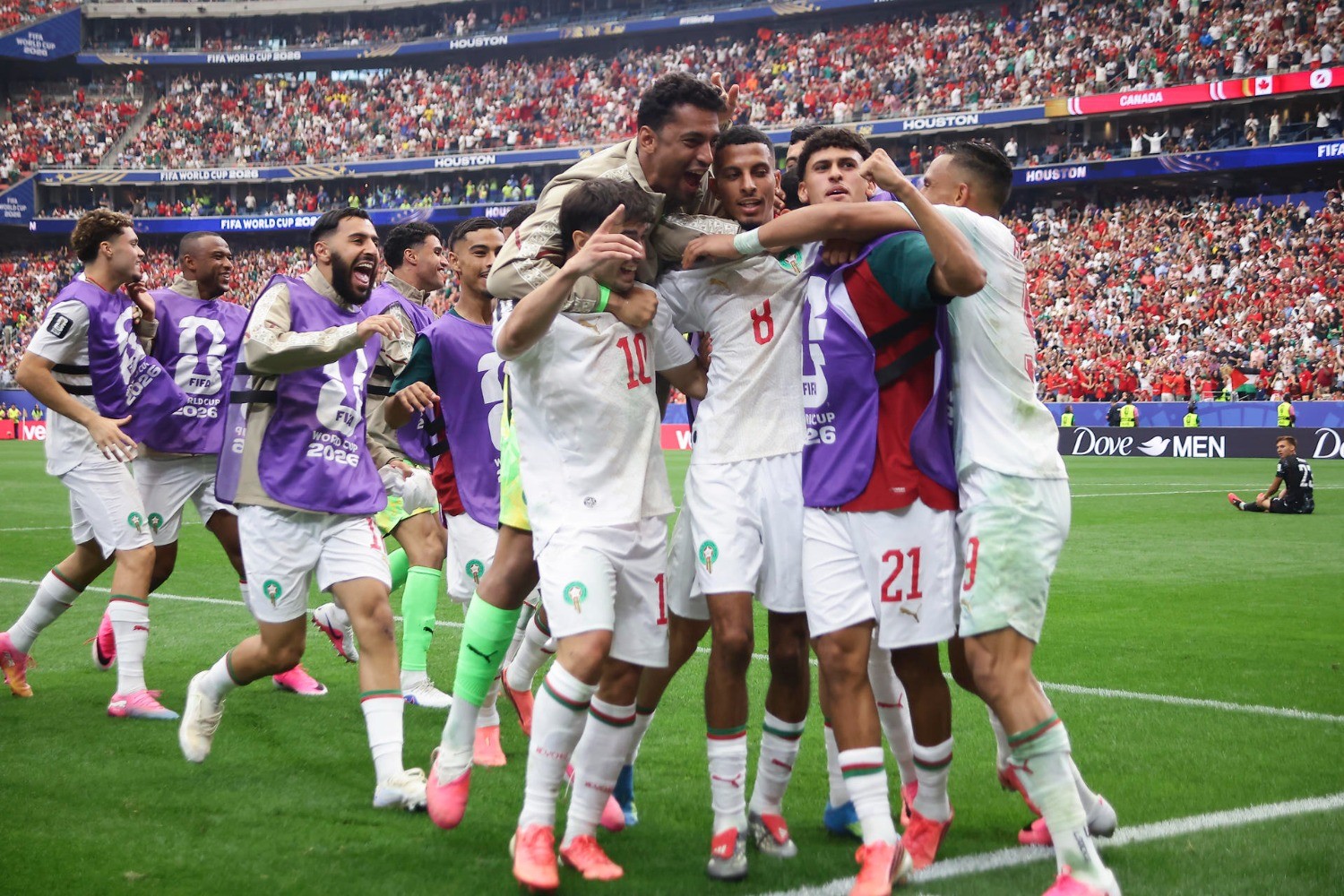 Marruecos golpea en los momentos justos y avanza a cuartos del Mundial