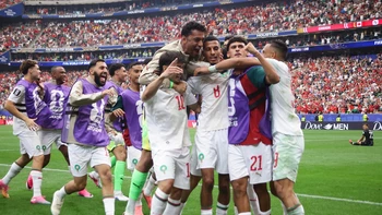 Marruecos golpea en los momentos justos y avanza a cuartos del Mundial Marruecos golpea en los momentos justos y avanza a cuartos del Mundial