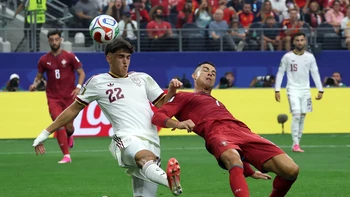 La Roja crece en el partido y pone en aprietos a Portugal (0-0) La Roja crece en el partido y pone en aprietos a Portugal (0-0)