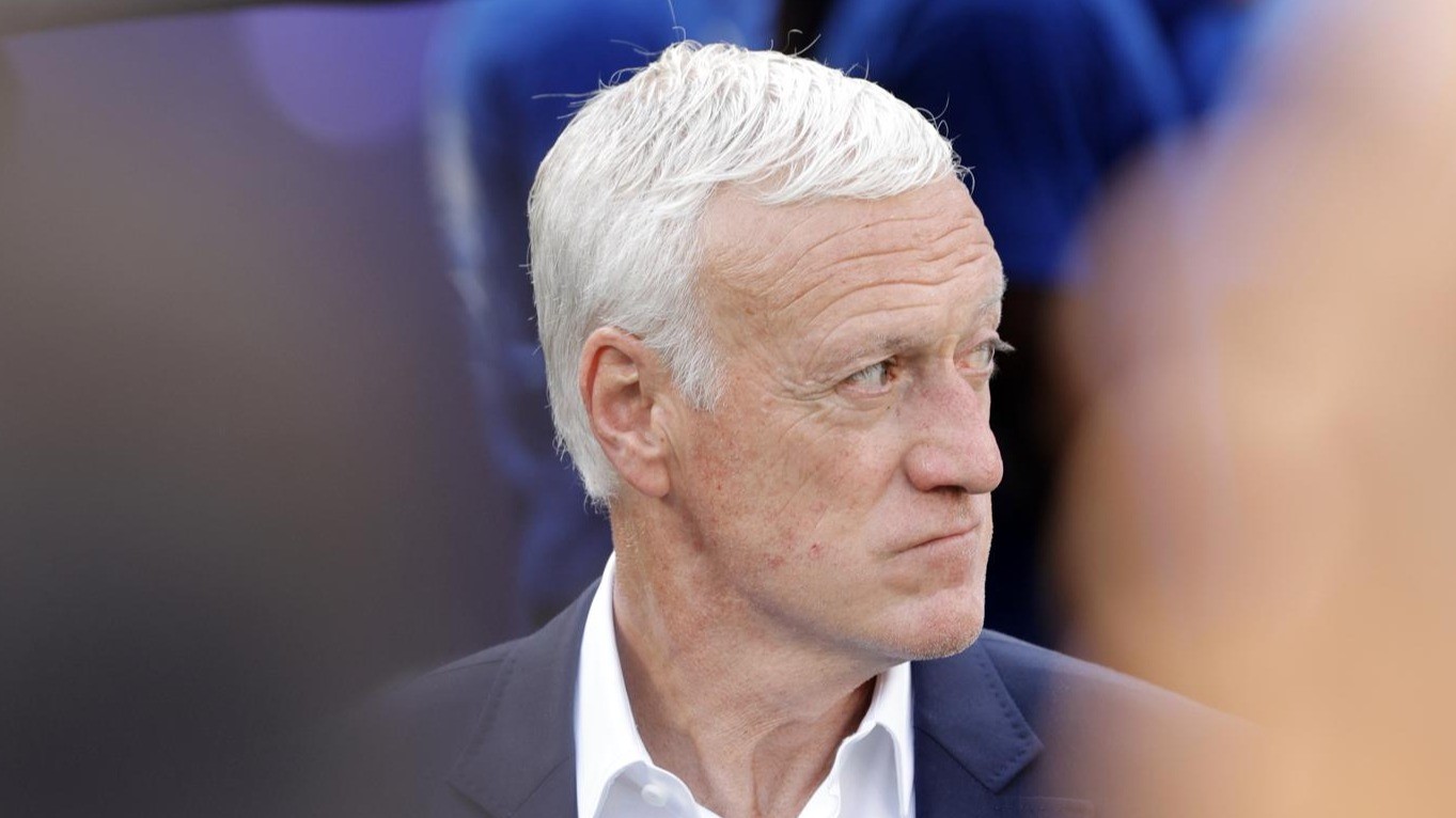 Deschamps evita la polémica y respalda al árbitro argentino Facundo Tello
