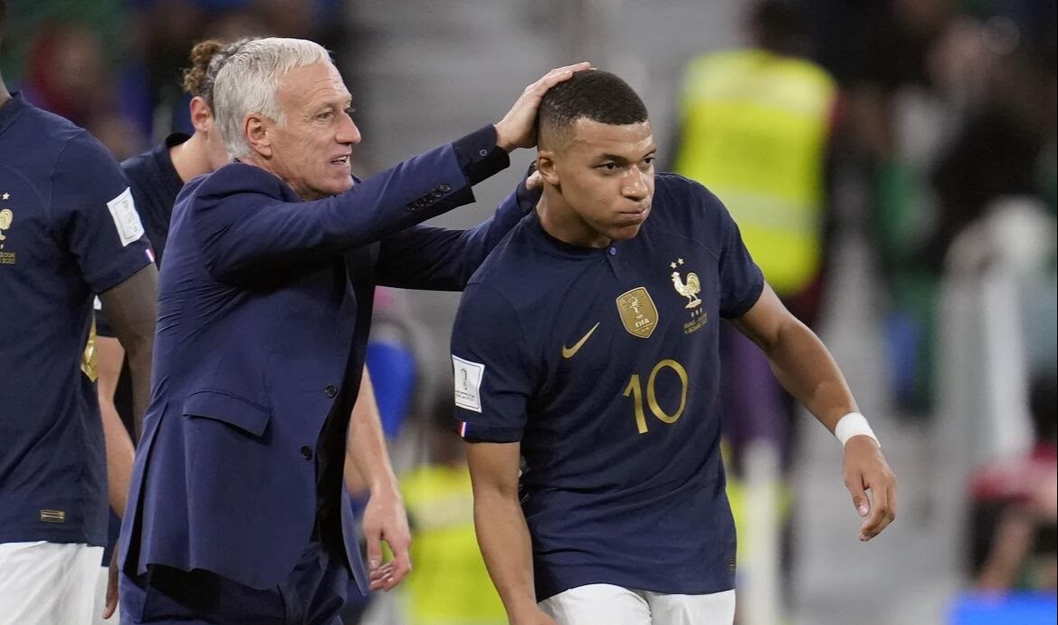 Deschamps: "Muchos piensan que Mbappé es un dictador, pero es un capitán ejemplar"