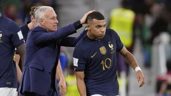 Deschamps: "Muchos piensan que Mbappé es un dictador, pero es un capitán ejemplar" Deschamps: "Muchos piensan que Mbappé es un dictador, pero es un capitán ejemplar"