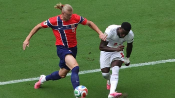 Todo igualado: Noruega e Inglaterra buscan el gol del triunfo en un partido muy disputado (1-1) Todo igualado: Noruega e Inglaterra buscan el gol del triunfo en un partido muy disputado (1-1)