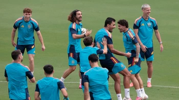 España afina detalles para enfrentar a Francia con una sola duda en el once España afina detalles para enfrentar a Francia con una sola duda en el once
