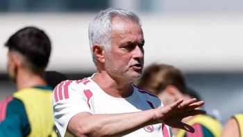 José Mourinho pone en marcha la pretemporada del Real Madrid con solo ocho jugadores José Mourinho pone en marcha la pretemporada del Real Madrid con solo ocho jugadores