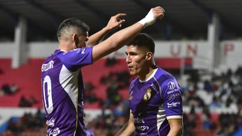 Real Potosí no tuvo piedad y goleó a San Antonio en Potosí Real Potosí no tuvo piedad y goleó a San Antonio en Potosí