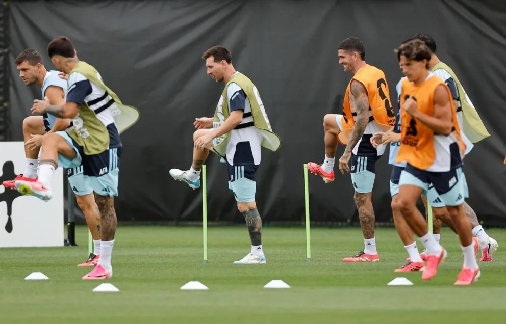 Argentina aún no canceló su entrenamiento tras parar la lluvia