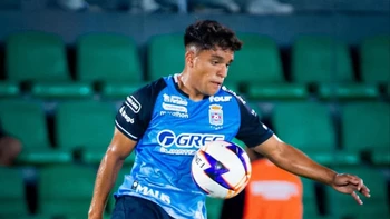 Esdras Mendoza deja Blooming y jugará a préstamo en FC Universitario Esdras Mendoza deja Blooming y jugará a préstamo en FC Universitario