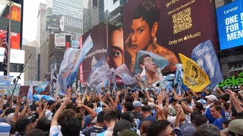Fiebre mundialista en Nueva York: locales abarrotados y fiesta en las calles ante la final Fiebre mundialista en Nueva York: locales abarrotados y fiesta en las calles ante la final